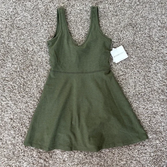 Beyond Yoga Spacedye Movement Dress | Moss Green Heather / Xs